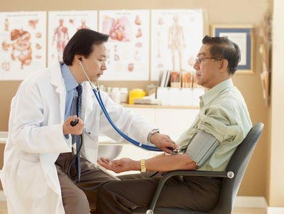 dot quy nguoi gia Bệnh áp huyết cao: Nguyên nhân và cách điều trị