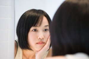 phụ nữ soi gương phụ nữ soi gương