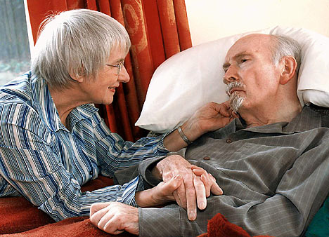 Phân biệt bệnh Alzheimer với mất trí nhớ lành tính