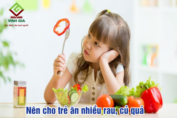 Trẻ cần ăn nhiều rau xanh, củ quả để phòng ngừa rối loạn tiêu hóa