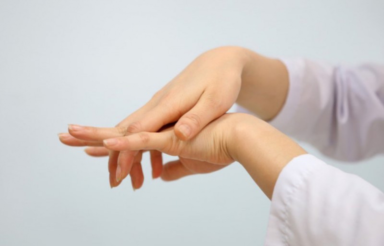 Tê bì chân tay và những điều cần biết về bệnh lý này