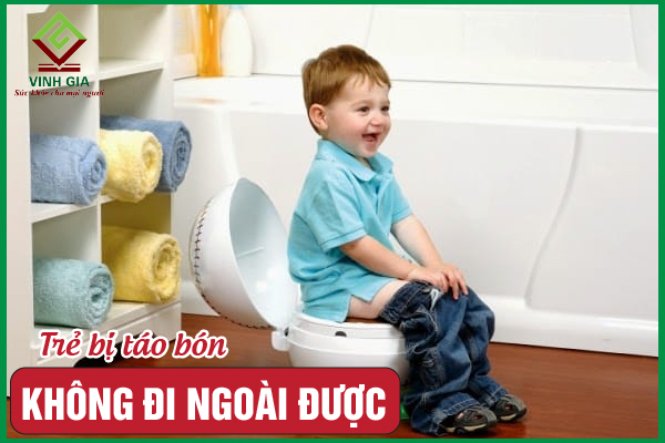 Trẻ bị táo bón không đi ngoài được phải làm sao?