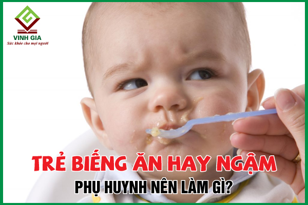 cách trị bé ăn ngậm