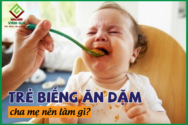 Trẻ biếng ăn dặm: Mẹ phải làm sao để cải thiện?