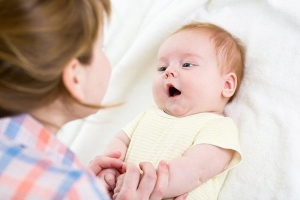 Trẻ 3 tháng biếng ăn Trẻ 3 tháng biếng ăn
