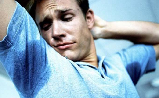 Tổng hợp những cách khử mùi hôi nách trên áo cực hiệu quả