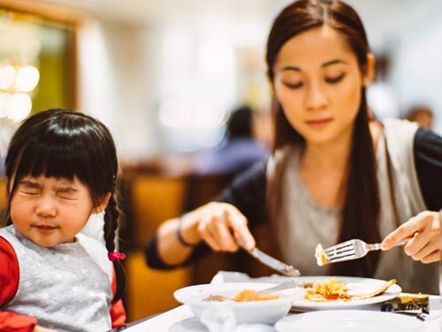 Thực đơn cho trẻ 2 tuổi biếng ăn giúp mẹ không cần suy nghĩ