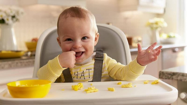Trẻ 11 tháng tuổi biếng ăn, mẹ phải làm sao để cải thiện tình trạng này?
