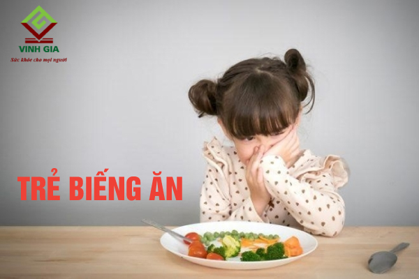 Trẻ biếng ăn thường quấy khóc, lảng tránh mỗi khi đến bữa