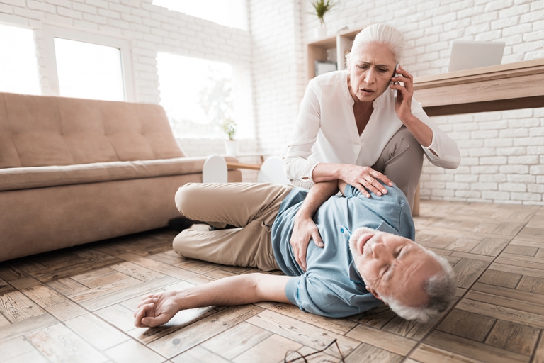 Cách sơ cứu người bị đột quỵ sao cho chính xác?