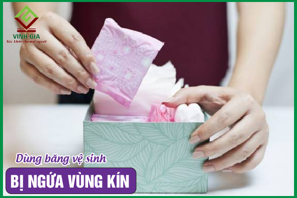 Nên làm gì khi dùng băng vệ sinh bị ngứa vùng kín?
