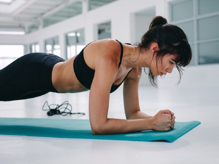 Tập Plank bị đau lưng và 4 cách khắc phục triệu chứng này