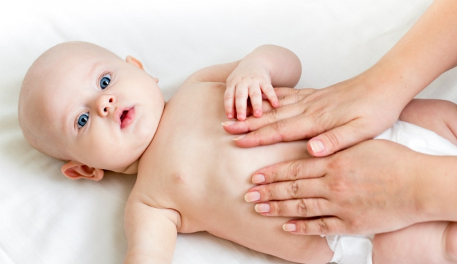Tuyệt chiêu giúp mẹ khắc phục tình trạng trẻ sơ sinh bị sôi bụng đầy hơi