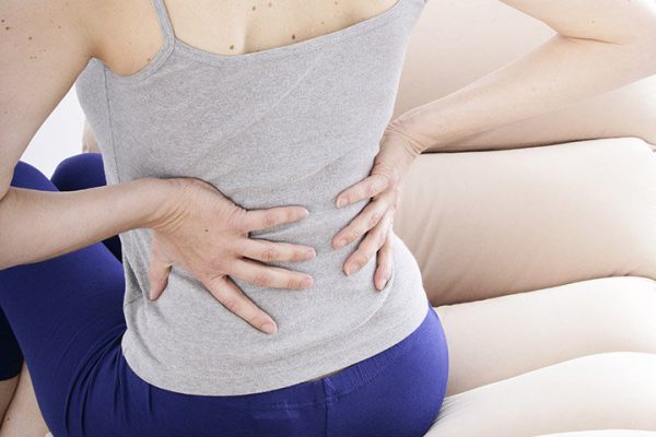Viêm lộ tuyến gây đau lưng không?