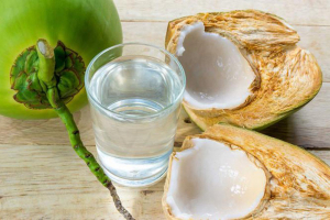 Cảm cúm có nên uống nước dừa không?