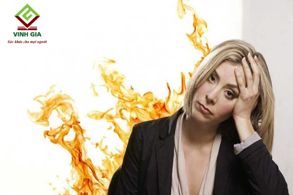Bốc hỏa là một trong những triệu chứng tiền mãn kinh rất phổ biến ở chị em phụ nữ