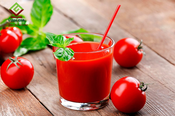 Nước ép cà chua giúp sản sinh nội tiết tố và chống oxy hóa rất tốt cho phụ nữ tiền mãn kinh