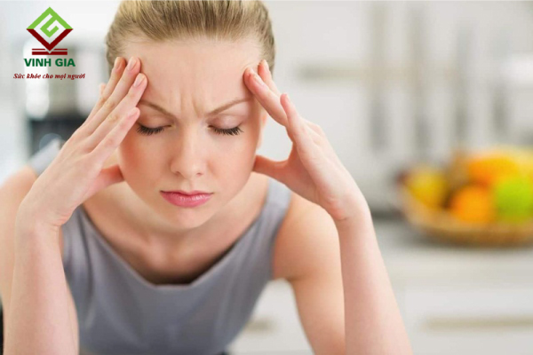 Phụ nữ tiền mãn kinh rất hay bị chóng mặt, mệt mỏi do suy giảm nồng độ hormone estrogen