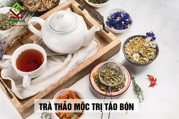 Uống trà thảo mộc là một cách chữa táo bón tại nhà nhanh chóng và tiện lợi