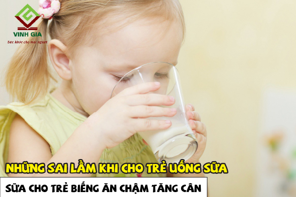 Sai lầm thường gặp khi mẹ cho trẻ biếng ăn chậm tăng cân uống sữa