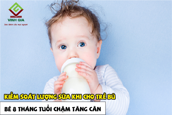 Trẻ 8 tháng chậm tăng cân cần được kiểm soát lượng sữa hấp thụ vào cơ thể