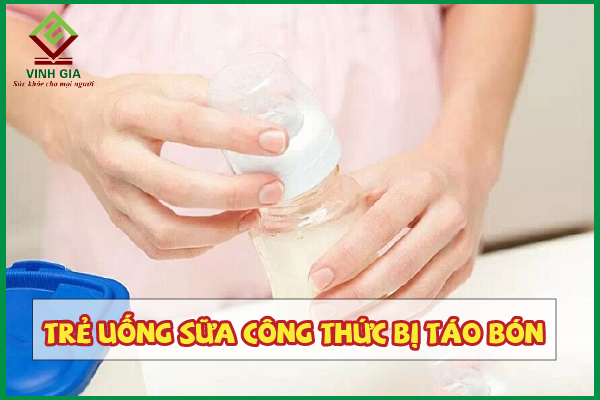 Trẻ sơ sinh uống sữa công thức bị táo bón là do đâu?