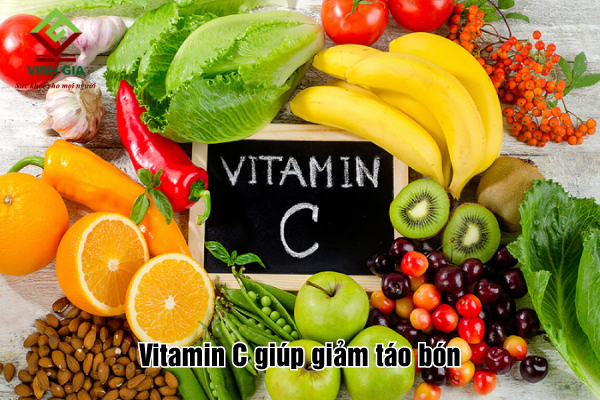 Uống vitamin C giúp cải thiện tình trạng táo bón