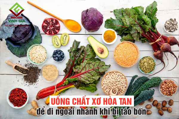 Uống chất xơ hòa tan làm mềm phân giúp đi ngoài nhanh khi táo bón