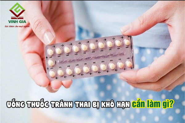 Uống thuốc tránh thai bị khô hạn chị em nên làm gì?