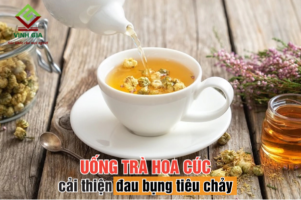Uống trà hoa cúc giúp xoa dịu cơn đau bụng tiêu chảy