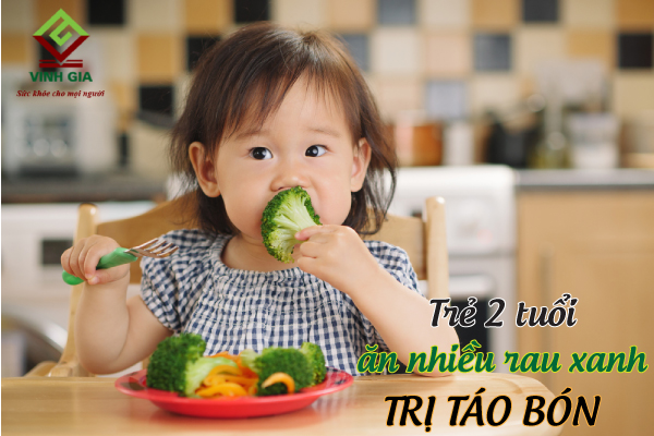 Ăn nhiều rau xanh hoa quả bổ sung chất xơ khi bé 2 tuổi bị táo bón