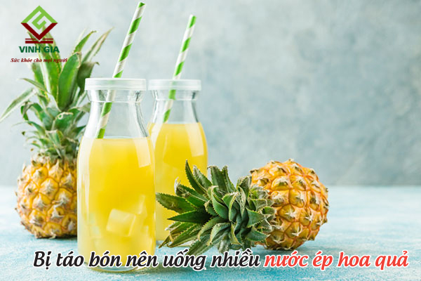 Uống nhiều nước ép hoa quả như cam, dứa giúp nhanh khỏi táo bón Uống nhiều nước ép hoa quả như cam, dứa giúp nhanh khỏi táo bón