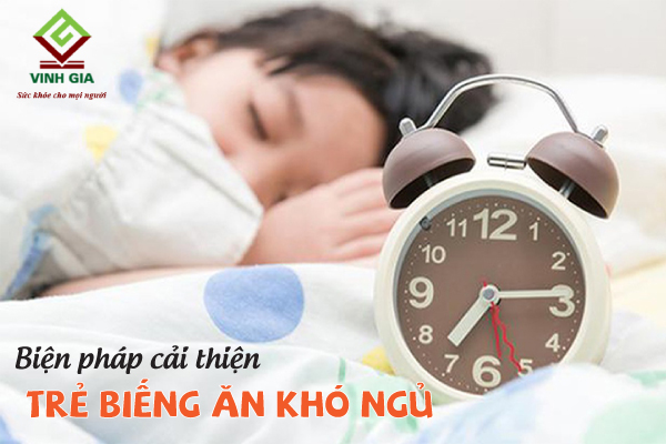 Mẹ nên tập cho trẻ ăn ngủ đúng giờ để bé ăn ngon ngủ ngon hơn