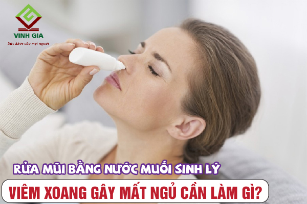 Rửa mũi bằng nước muối sinh lý giảm mất ngủ do viêm xoang