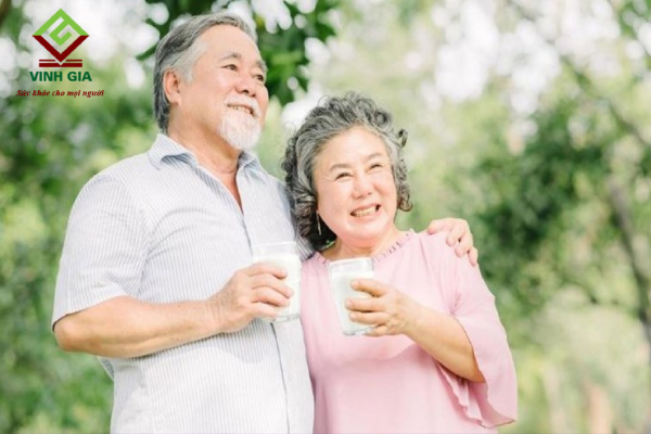 Sữa bột nội địa giàu năng lượng cho người già khó ngủ Sữa bột nội địa giàu năng lượng cho người già khó ngủ