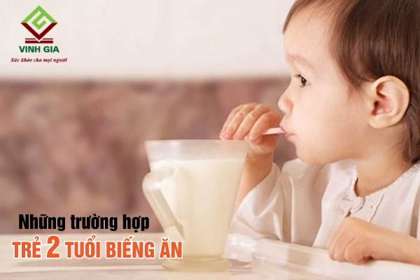 Trẻ chỉ thích uống sữa không muốn ăn cháo, bột là bé đang bị biếng ăn