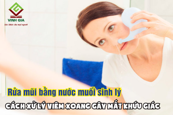 Xịt rửa mũi bằng nước muối sinh lý hàng ngày giúp hạn chế mất khứu giác vì viêm xoang