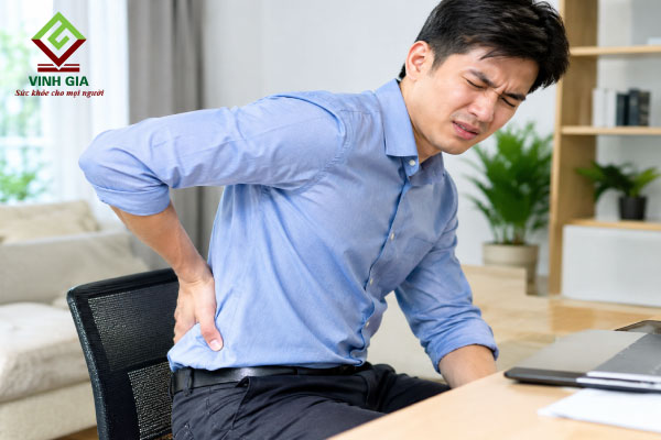 Người ít vận động khiến cơ lưng và cơ bụng yếu