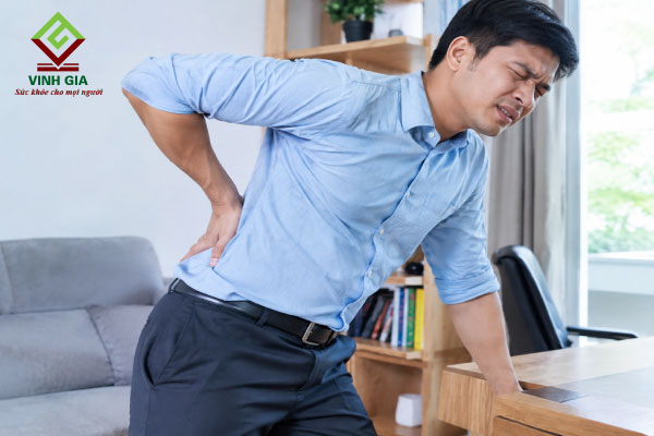 Người trẻ bị đau lưng nên làm gì?