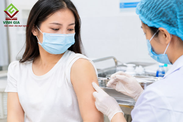Tiêm vacxin là biện pháp tốt nhất để phòng cúm và giảm nguy cơ bệnh nặng